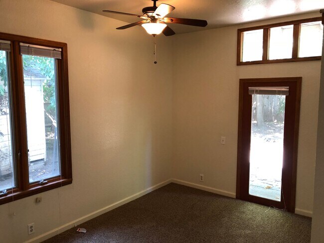 Building Photo - *RESERVE FOR SUMMER 2026* 5 Bedroom 3 Bath Chico Charmer