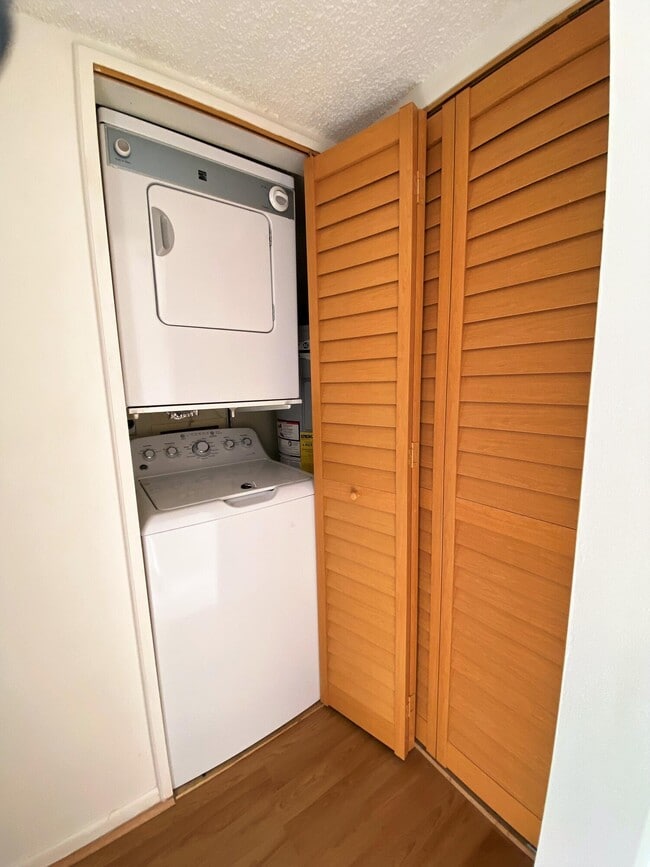 Building Photo - 12962 Briarlake Dr