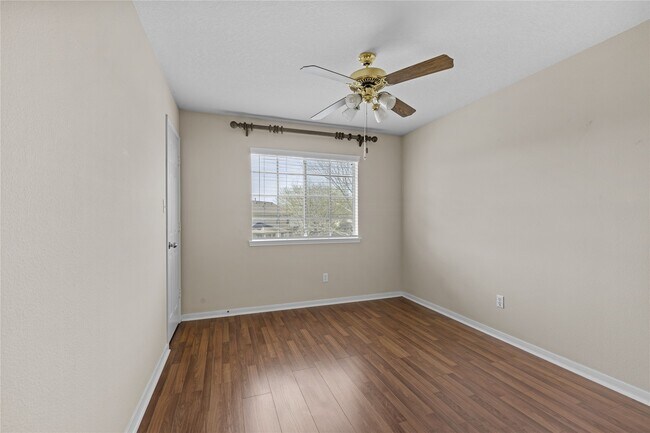 Building Photo - 2018 Waverly Glend Dr