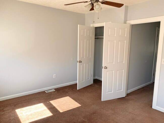 Building Photo - 1049 Fair Ave