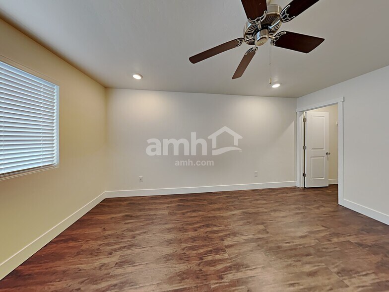 Building Photo - 4043 Bold Stripe Ave