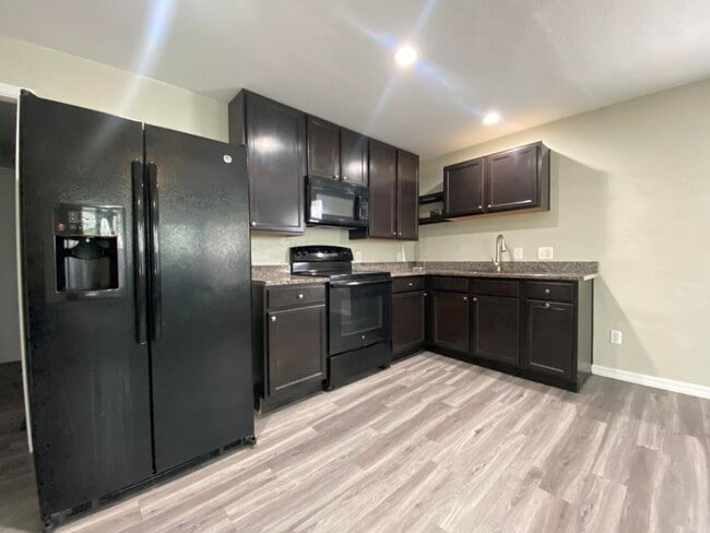 Building Photo - Daytona Beachside Charmer