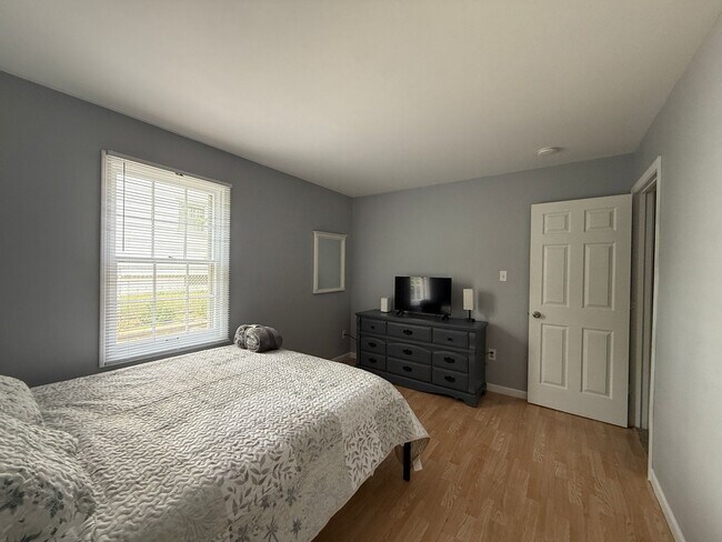 Building Photo - 501 N Dickson St