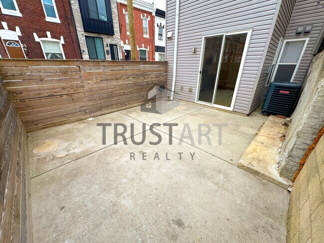 Building Photo - 1327 S 27th St