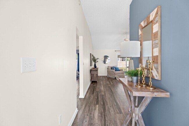 Building Photo - Beautiful Home