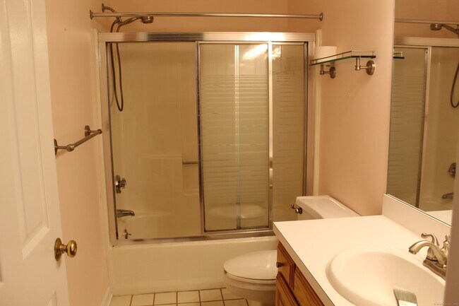 Building Photo - 21 Manorwood Dr