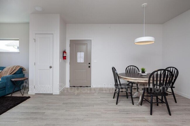 Building Photo - 207 Sawyer Ln