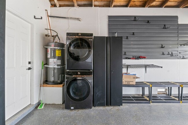 Building Photo - CANYON LAKE 3 BED 2 BATH ON GOLF COURSE