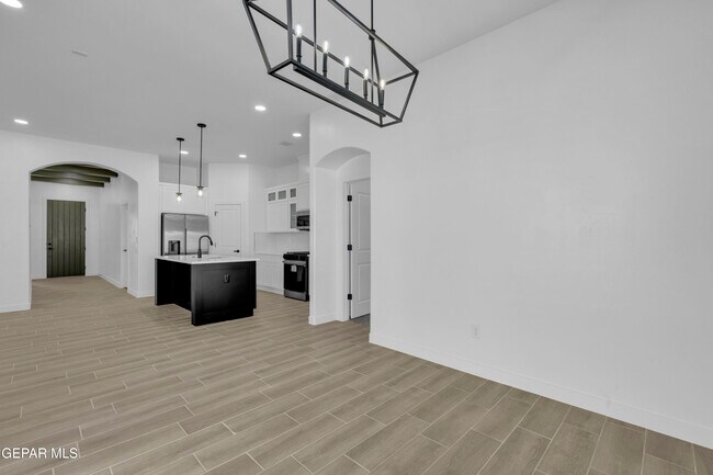 Building Photo - 15233 Expectation Ave