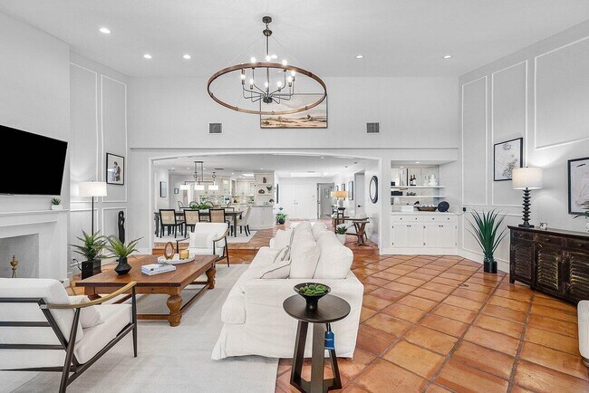 Building Photo - 18 Bristol Ln