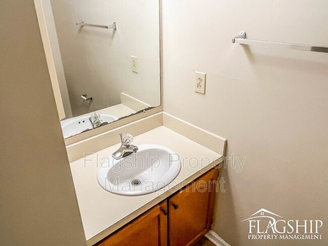 Building Photo - 3412-D N Walnut St