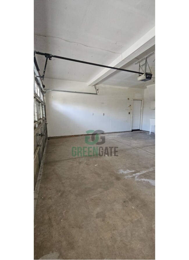 Building Photo - Spacious 4 Bedroom in Manteca!!! Ready