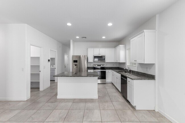 Building Photo - 3241 W Shanley Ave