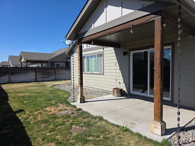 Building Photo - $500 OFF First Month's Rent! Spacious 3BR/2BA Home in Quiet Belgrade Neighborhood with Fenced Bac...