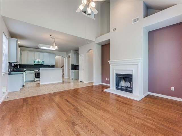 Building Photo - 2728 Tangerine Ln