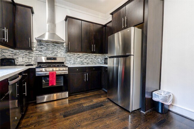 Building Photo - 1205 Summer St