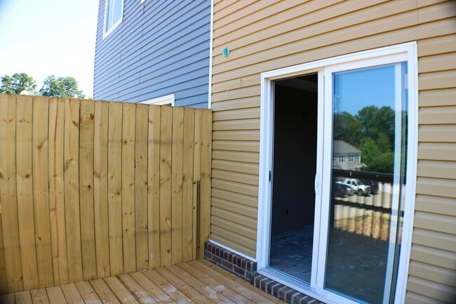 Building Photo - 3 Honey Locust Ln