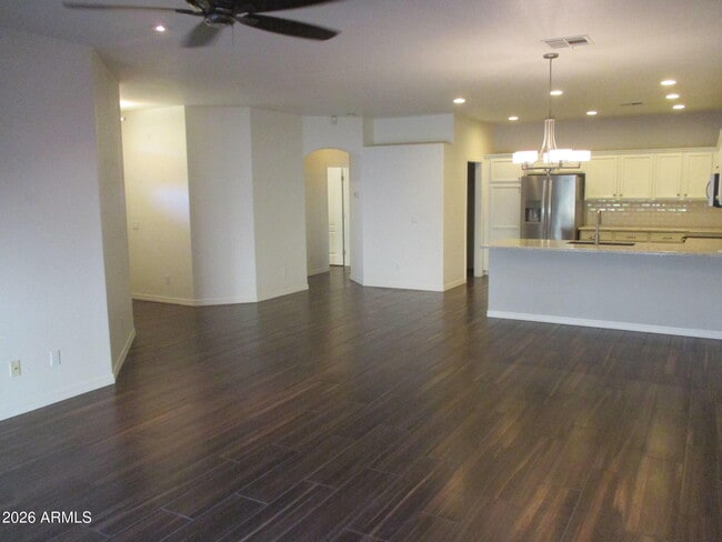 Building Photo - 719 N Tangerine Dr