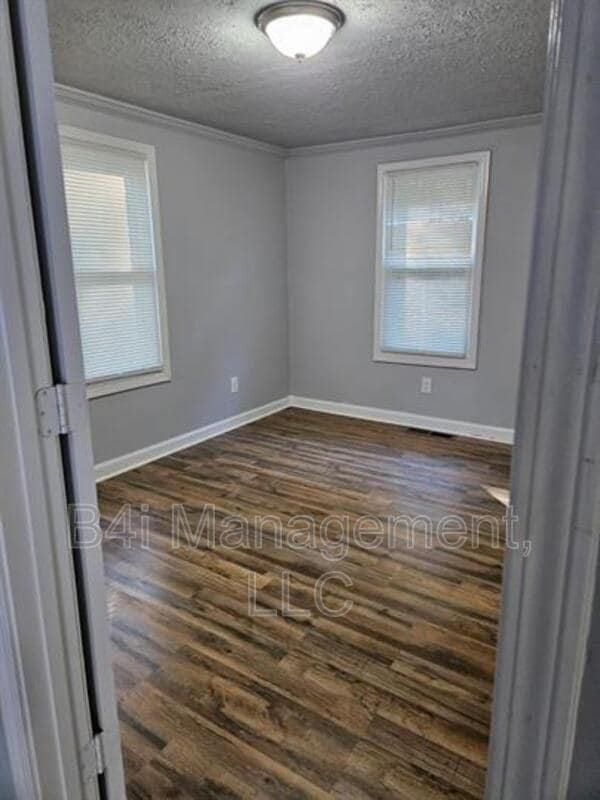 Building Photo - 117 Oak Dr