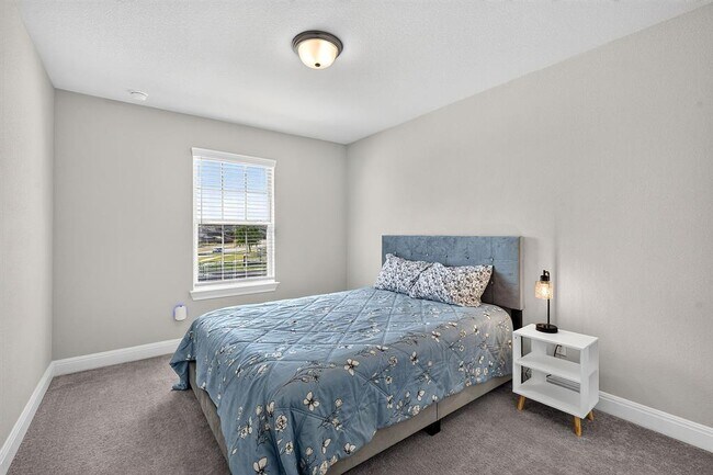 Building Photo - 15820 Celosia St