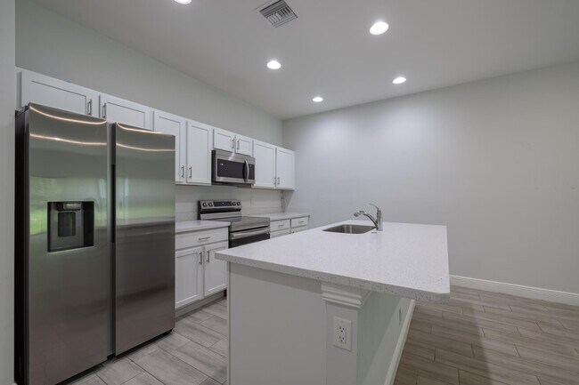 Building Photo - 2240 84th Ct