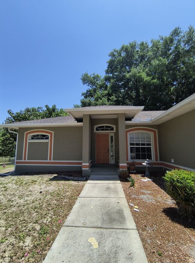 Building Photo - Beautiful 3 Bedroom 2 Bathroom Bungalow in...