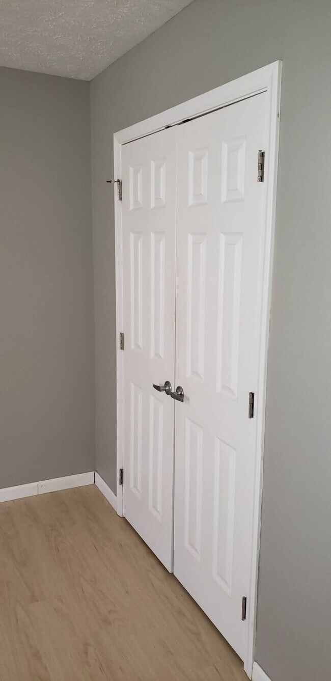 Building Photo - 220 Phillips St