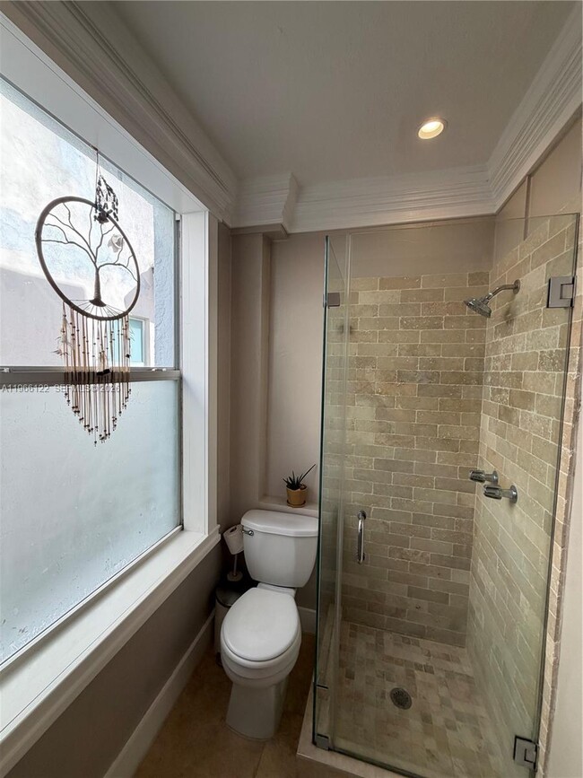 Building Photo - 119 Menores Ave