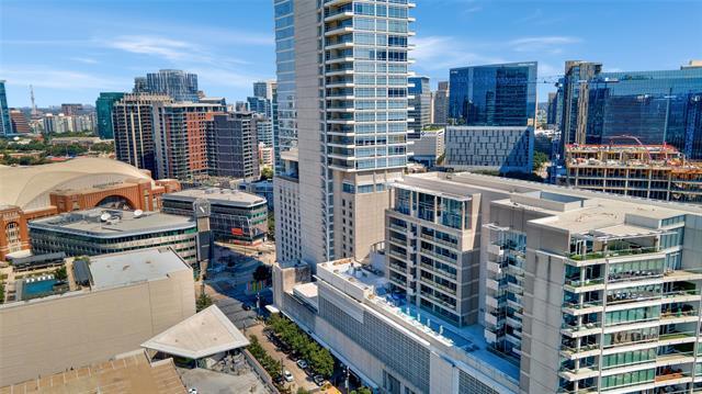 Building Photo - 2408 Victory Park Ln