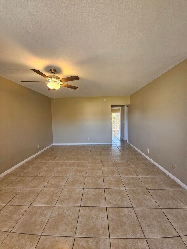 Building Photo - 114 Norwich E