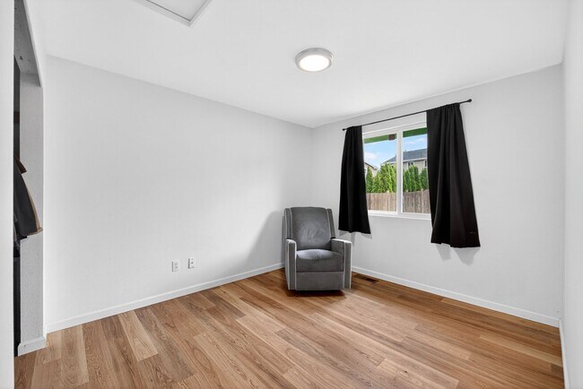 Building Photo - Must See 3 BED/2 Bath Rambler in Heart of Yelm Available 6/10/26! Close to JBLM!!!