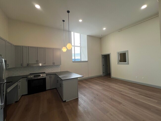 Building Photo - 160 Seabury St