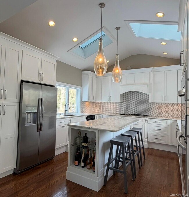 Building Photo - 10 Skyes Neck Ct