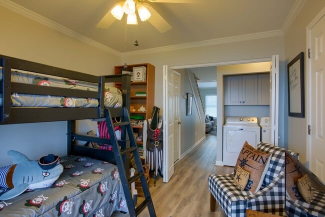 Building Photo - FURNISHED OFF-SEASON MONTHLY RENTAL-STARTI...
