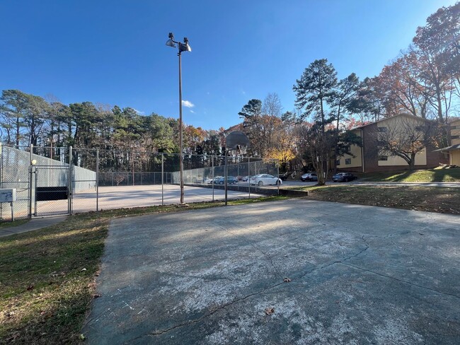 Building Photo - Newly Remodeled 2BD, 1.5BA Raleigh Condo i...