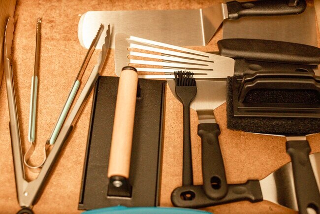 Building Photo - 29 Pinewood Forest Ct