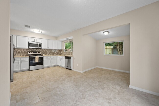 Building Photo - 3330 Beech Point Dr