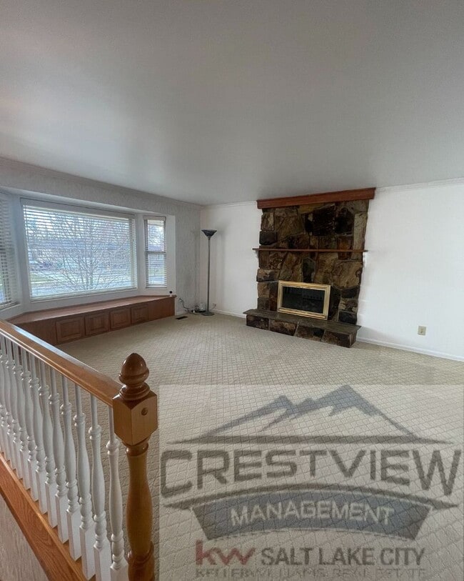 Building Photo - Charming East Sandy Home in a Prime Location