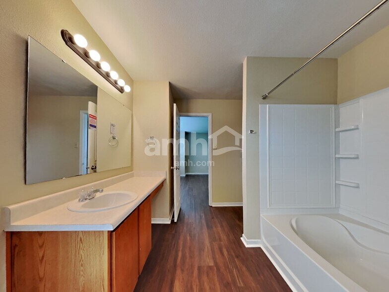 Building Photo - 10522 McClain Dr
