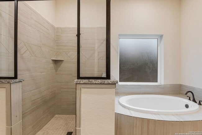 Building Photo - 514 Carriage House