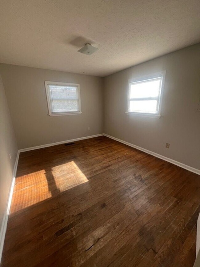 Building Photo - 1236 Crewdson Dr