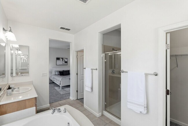 Building Photo - 24 E Heritage Dr