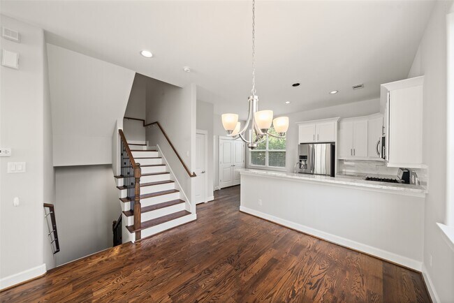 Building Photo - 850 W 20th St