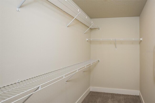 Building Photo - 812 E Voorhis Ave