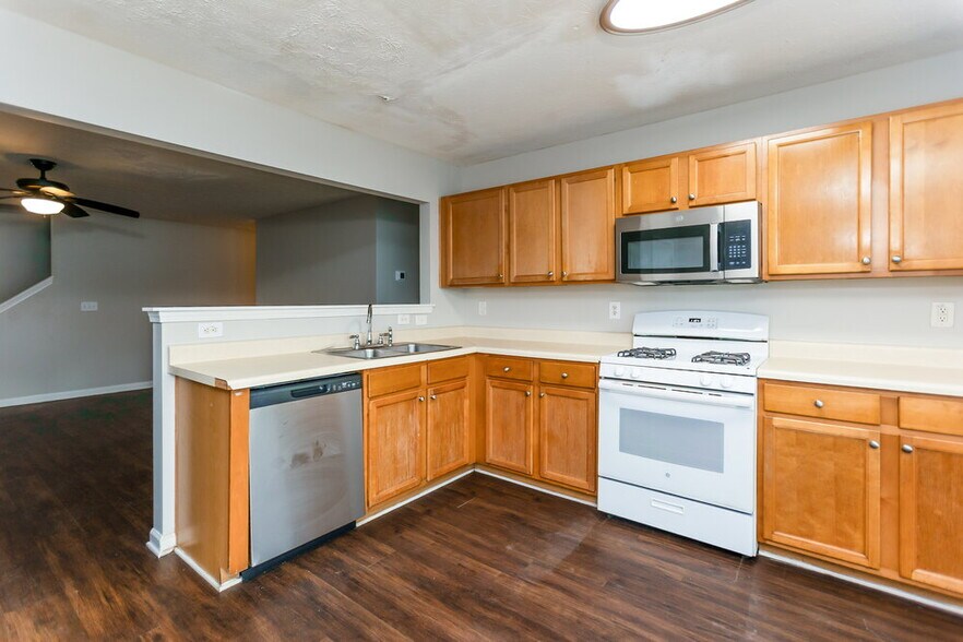 Building Photo - 320 Arrowhead Dr