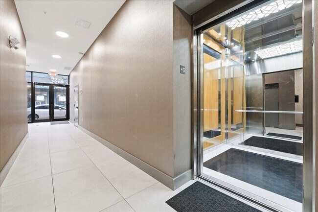 Building Photo - 531 32nd St