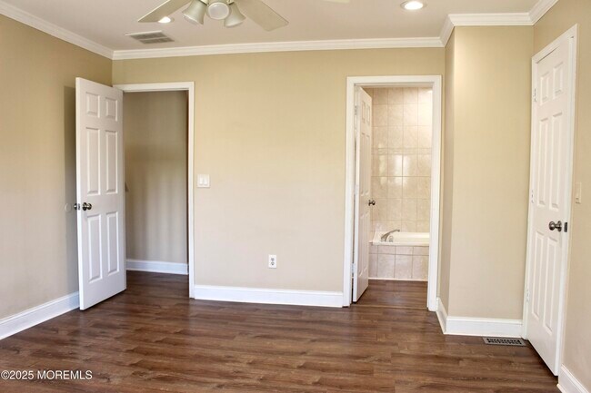 Building Photo - 153 Impatiens Ct