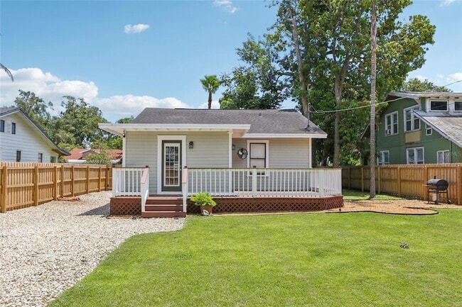 Building Photo - 712 E Caracas St