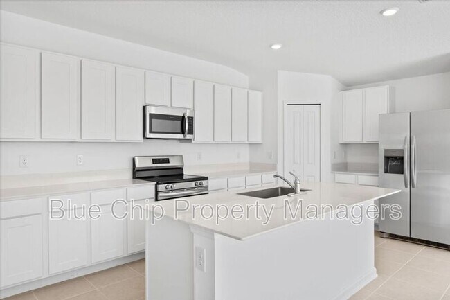 Building Photo - 5131 Magnolia Palm Dr