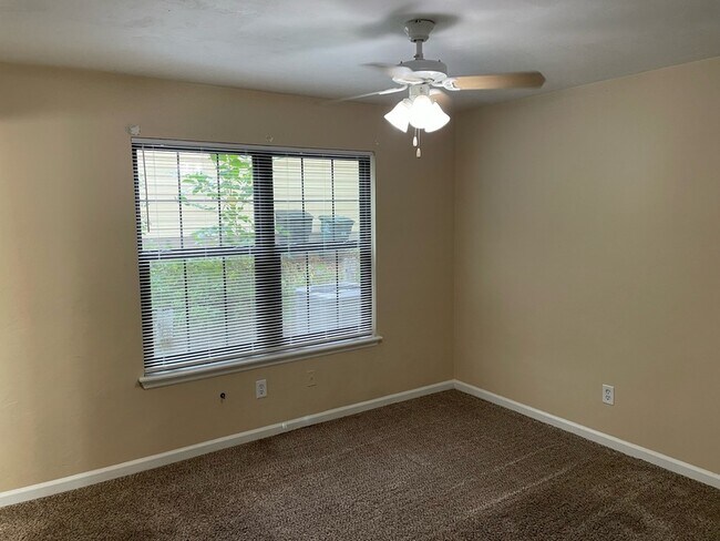 Building Photo - 2348 Horne Ave